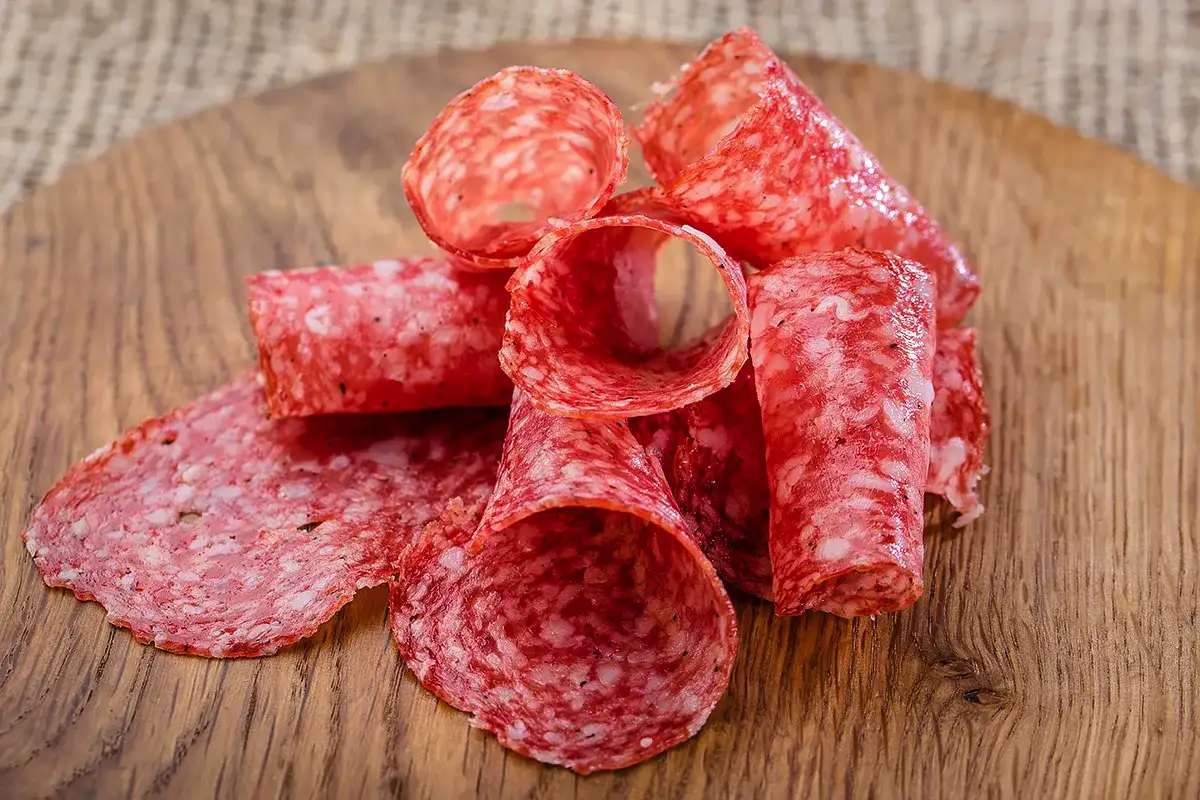 5 živil, ki jih po 50. letu raje močno omejiš – tvoj organizem ti bo resnično hvaležen