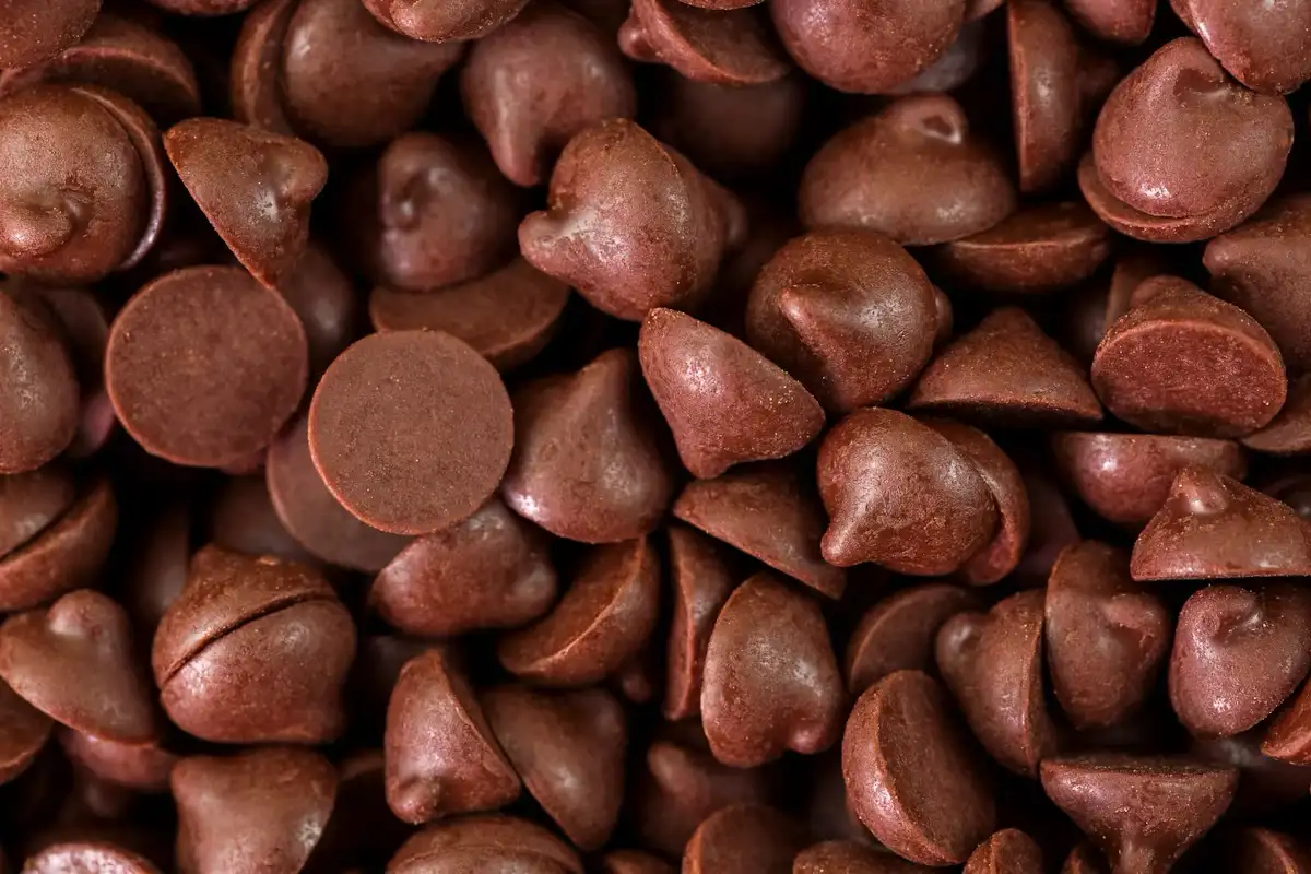 Kako speči božične piškote s čokoladnimi koščki: Korak za korakom do neustavljivega okusa