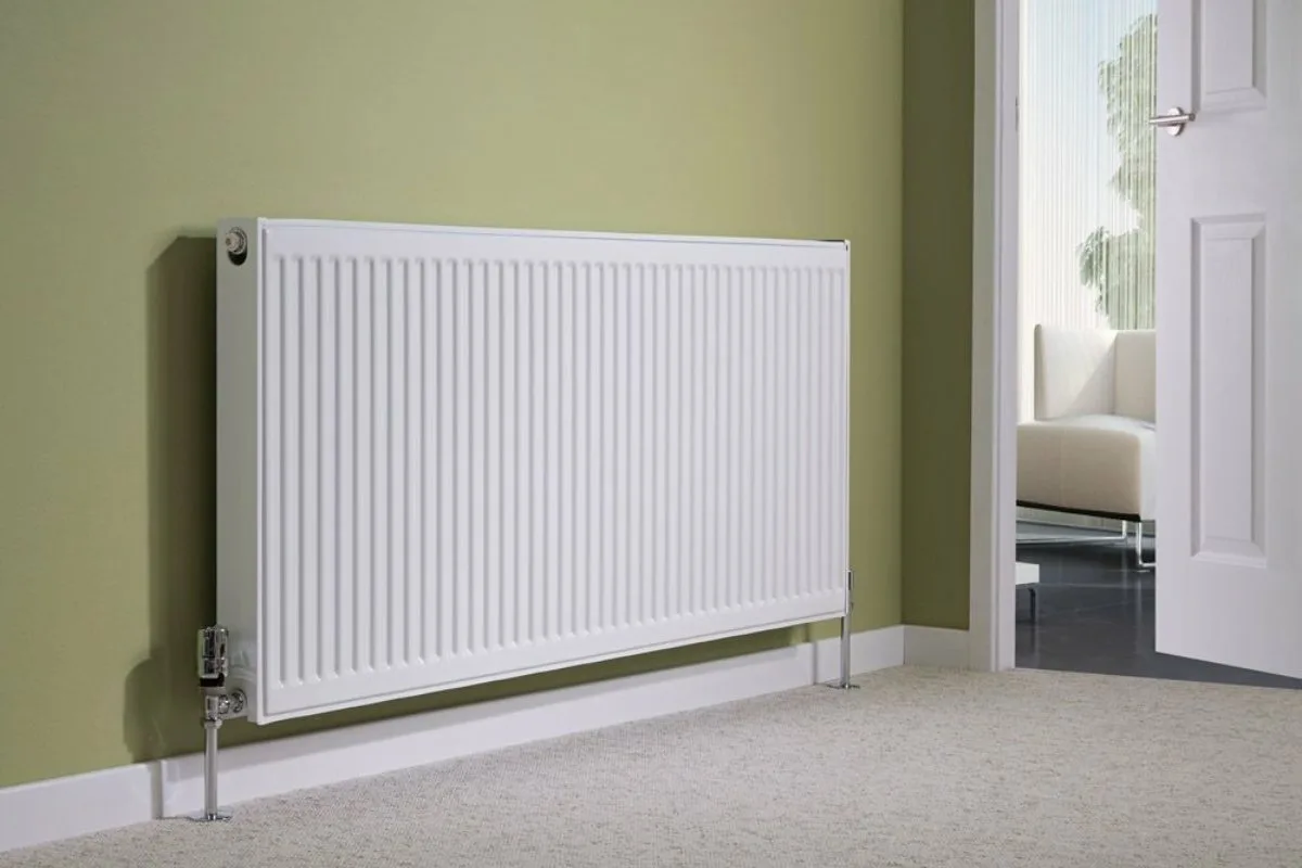 Ne pokrivajte radiatorjev: pogosta napaka, ki zvišuje račune za ogrevanje in škodi zdravju