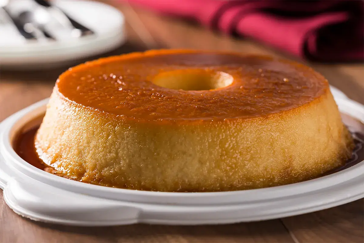 Najbolj sočen pomarančno-kokosov budin, ki ga boste pekli celo zimo