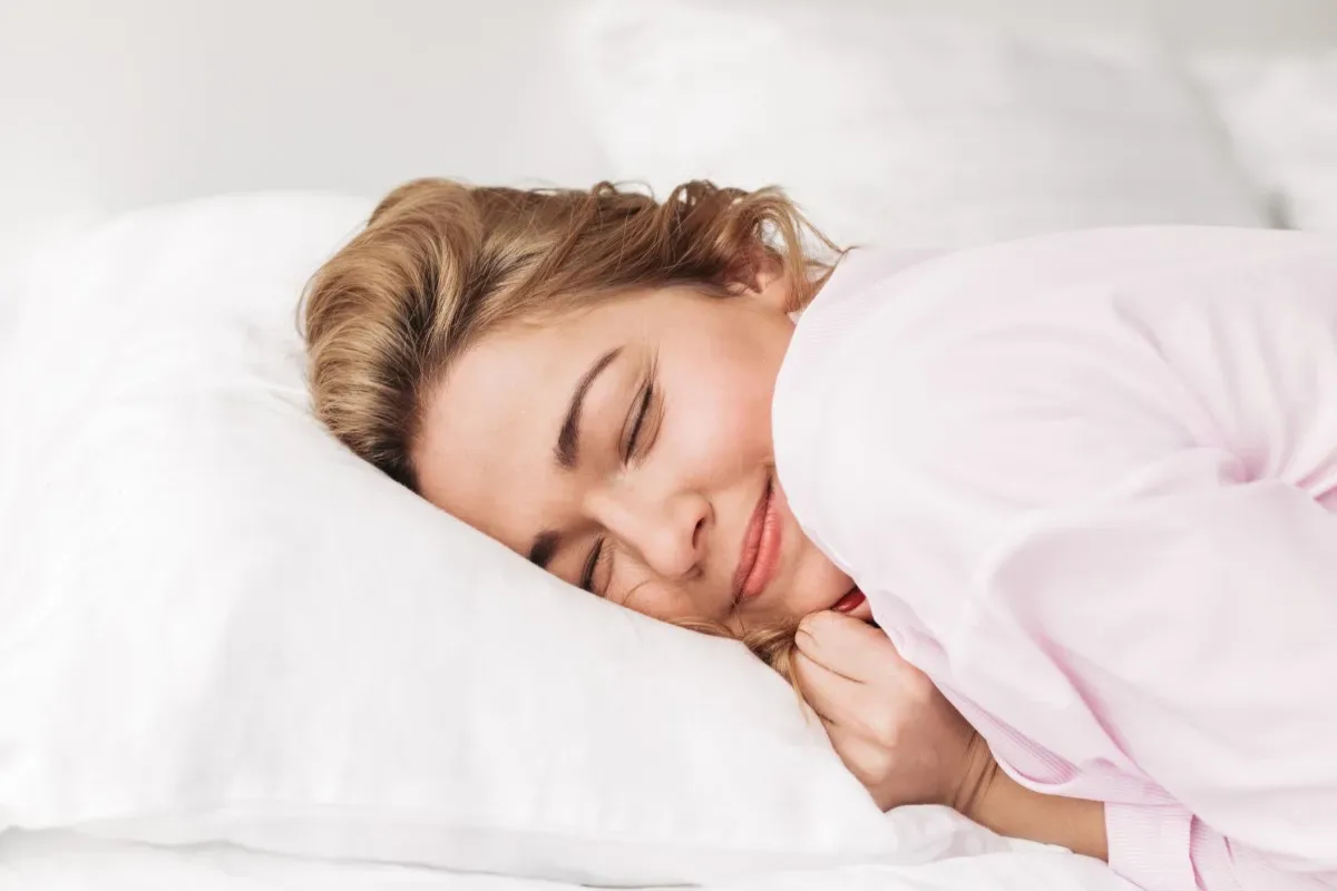 Popoldanski dremež, ki ti da krila: točno koliko minut mora trajati, da boš popoldne produktiven kot raketa in ne zaspan kot medved po zimi