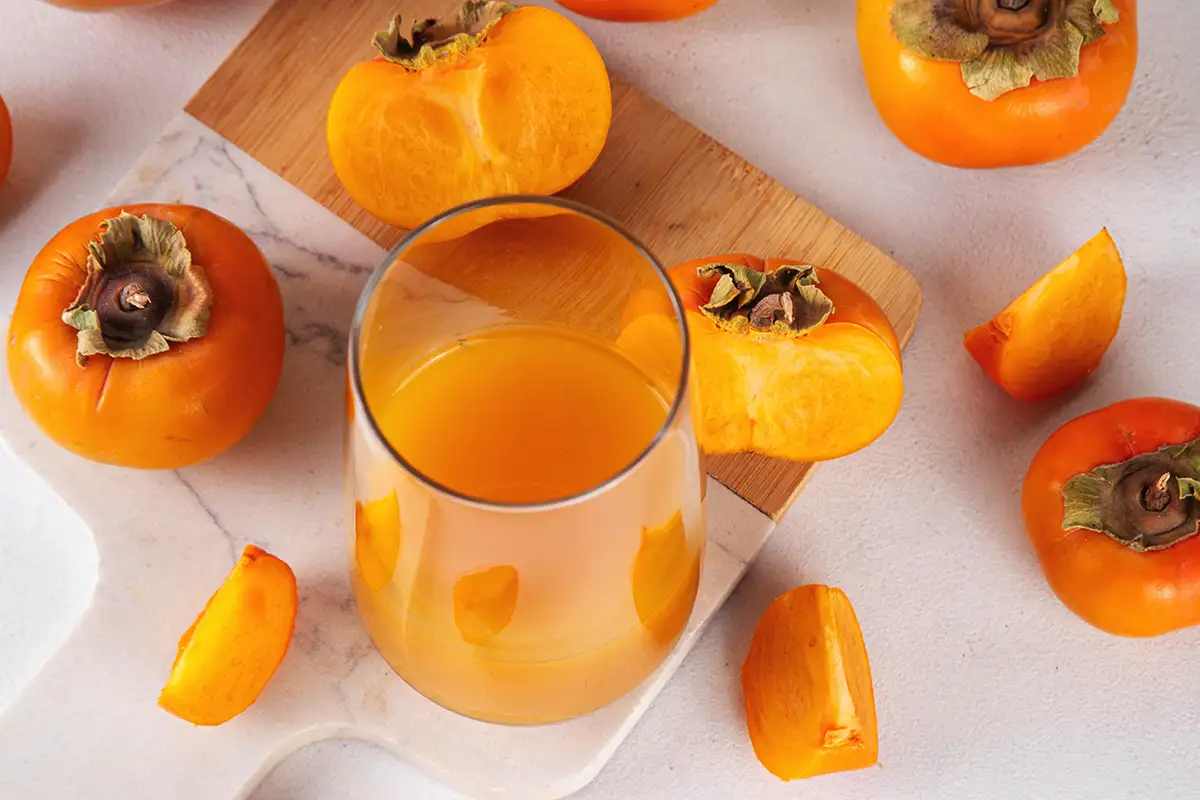 Zakaj bi letos pozimi jedli vsaj eno hurmo na dan – in kako jo jesti, da postane tvoja najljubša zimska razvada