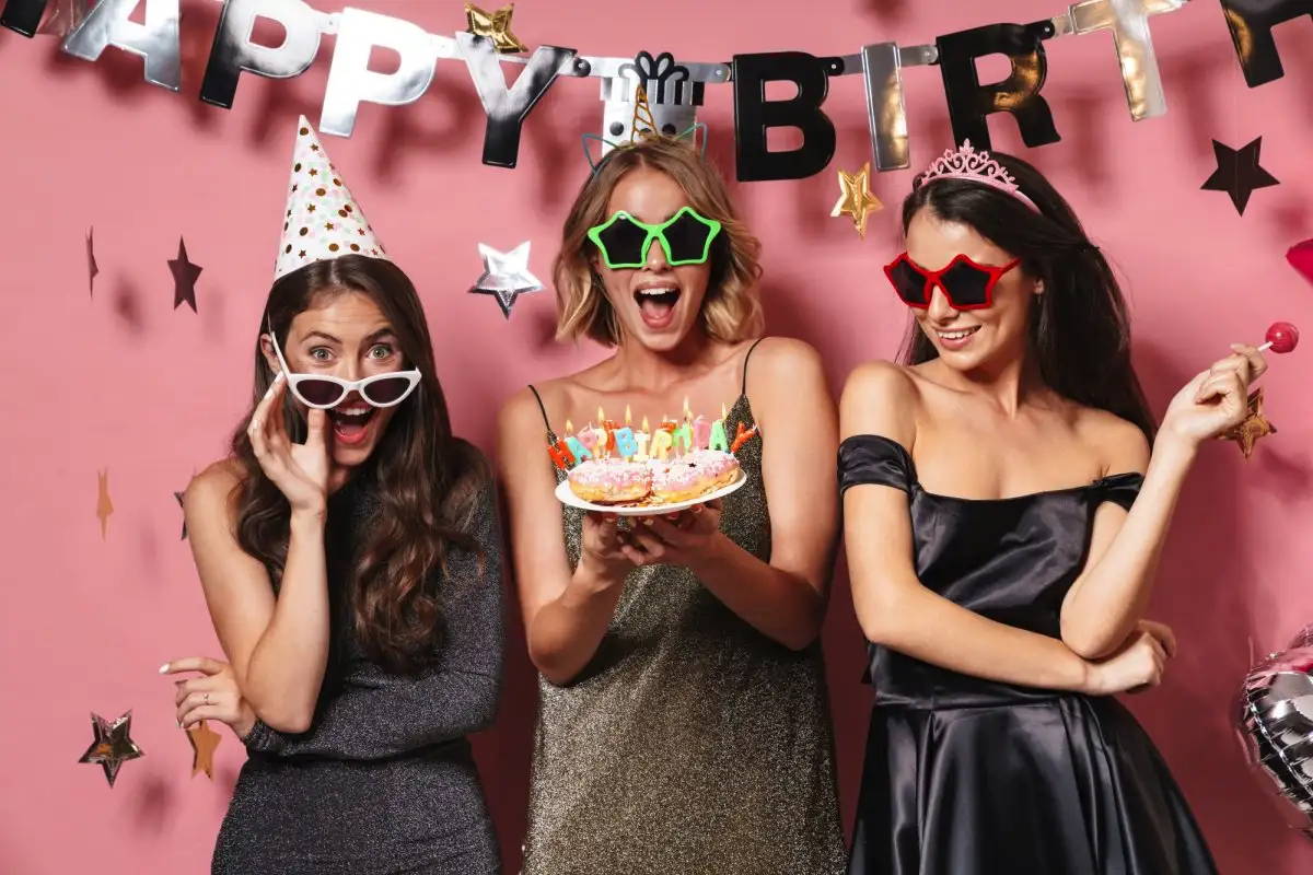 Kaj pomeni, če radi praznujete rojstni dan z veliko zabavo: psihološki pogled