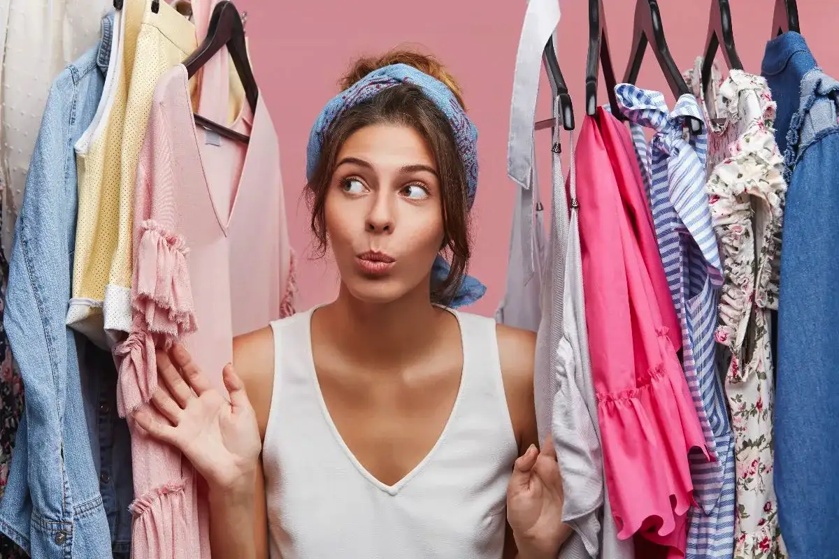 Si predstavljaš, da že 20 minut stojiš pred omaro in ne veš, katero majico obleči