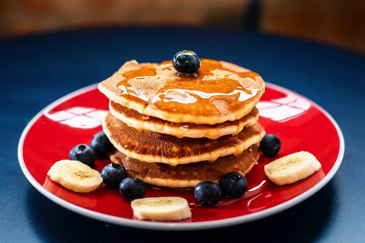 Puhasti In Mehki: Preprost Recept Za Palačinke Na Mleku, Ki Se Pripravijo V 30 Minutah