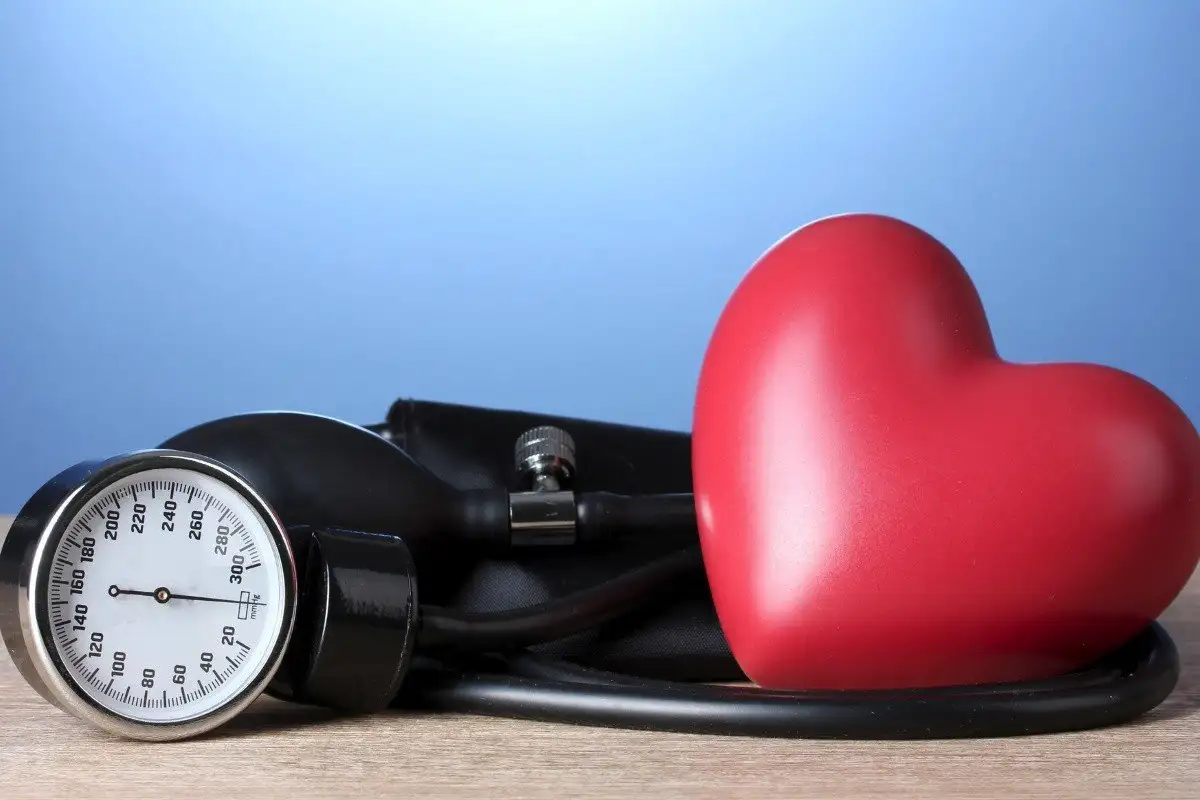 7 čajev, ki znižajo pritisk brez tablet – pijte 2 skodelici dnevno in občutite razliko v 2 tednih, brez stranskih učinkov ali odvisnosti