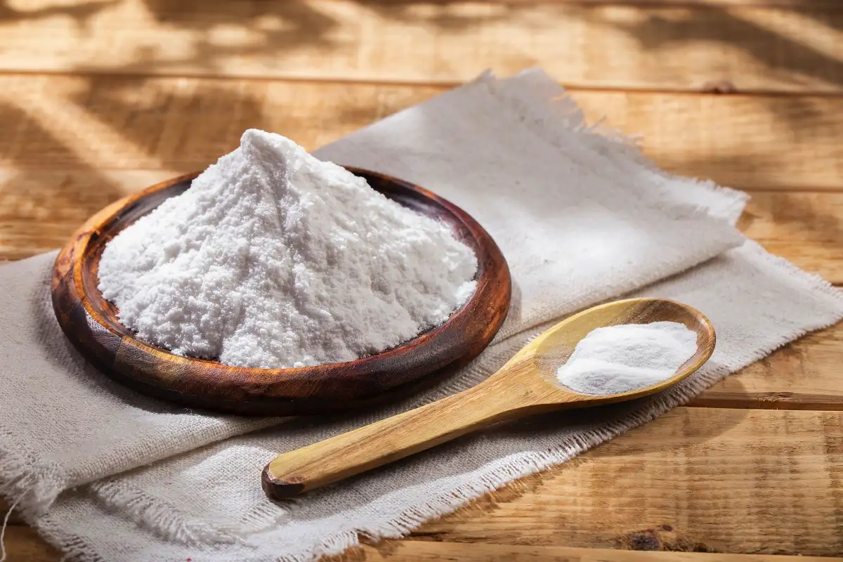 Kako očistiti in razkužiti plastične kuhinjske pripomočke: nikoli več mastnih madežev in neprijetnega vonja