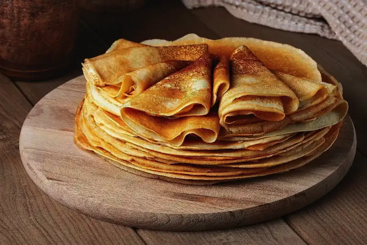 Poslovite se od moke: Recept za puhaste palačinke z le 2 sestavinama v manj kot 10 minutah