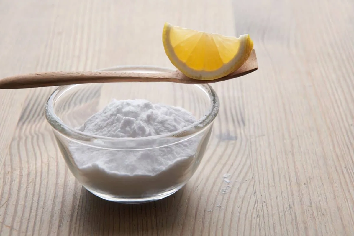 Rja na pipah te spravlja v obup? V 10 minutah bo izginila brez sledu, z dvema stvarema, ki ju imaš v kuhinji že zdaj