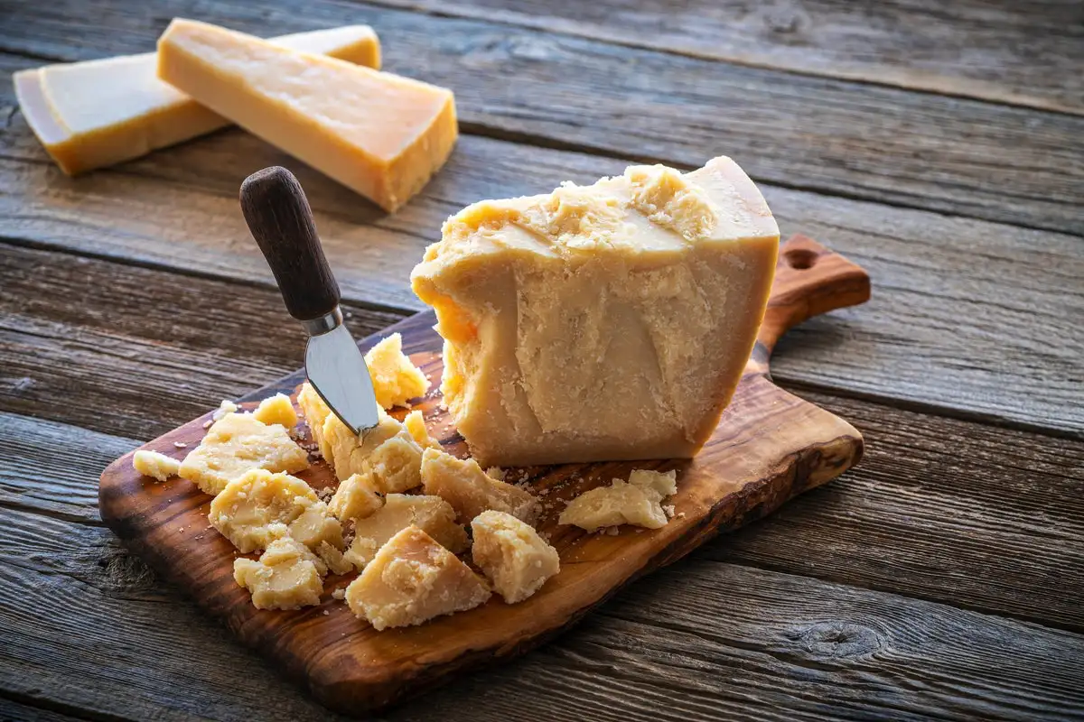Skrivnost močnih kosti: 28 gramov tega sira spremeni vse