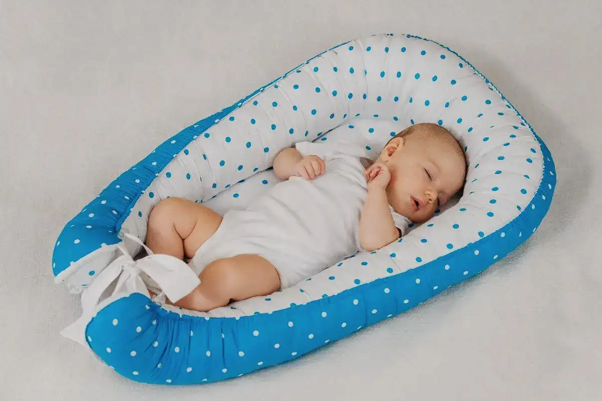 Skupno Spanje Z Otrokom: Koristi Skupnega Spanja in Varnost Pri Spanju