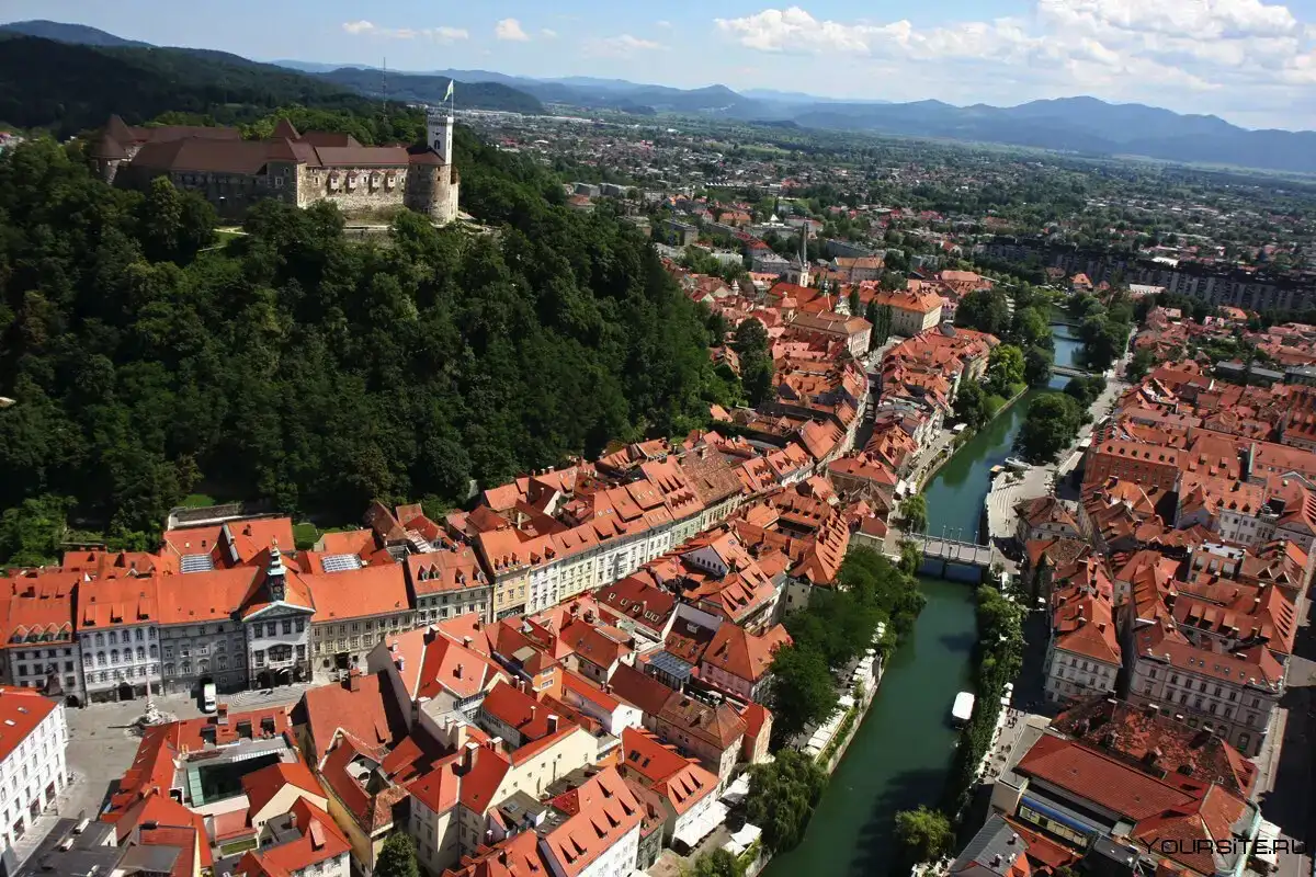 Slovenija: Kako je ta skriti biser sredi Evrope postal obvezen cilj? Osupljivi razlogi, zakaj vsi bežijo v Ljubljano in na Bled!