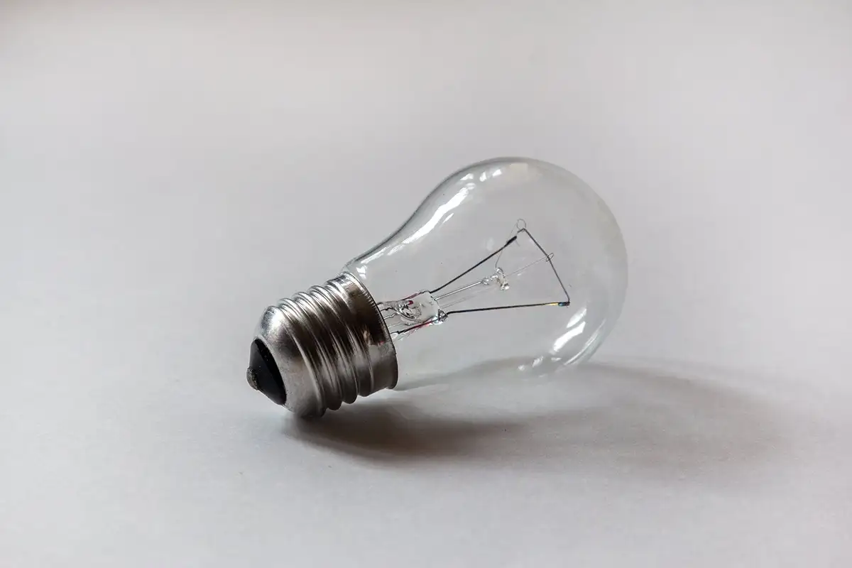 Kako spremeniti žarnico v aromatični difuzor