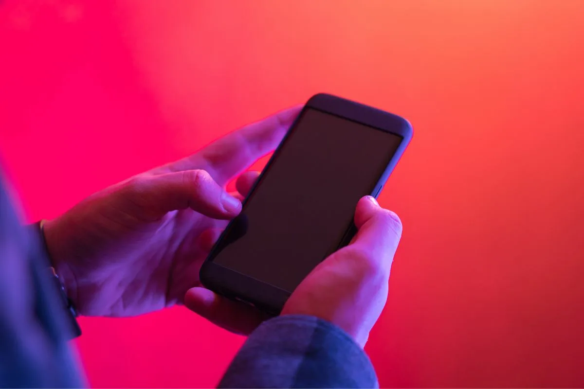 Kaj pomeni imeti telefon vedno na tiho, po mnenju psihologije