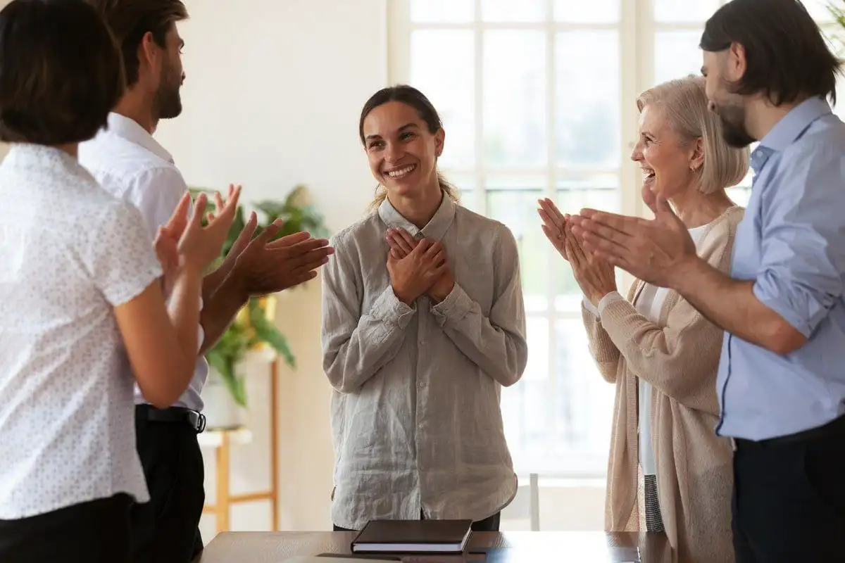 5 navad odraslih, ki kažejo na težavno otroštvo: Psihologi razkrivajo nevidne sledi