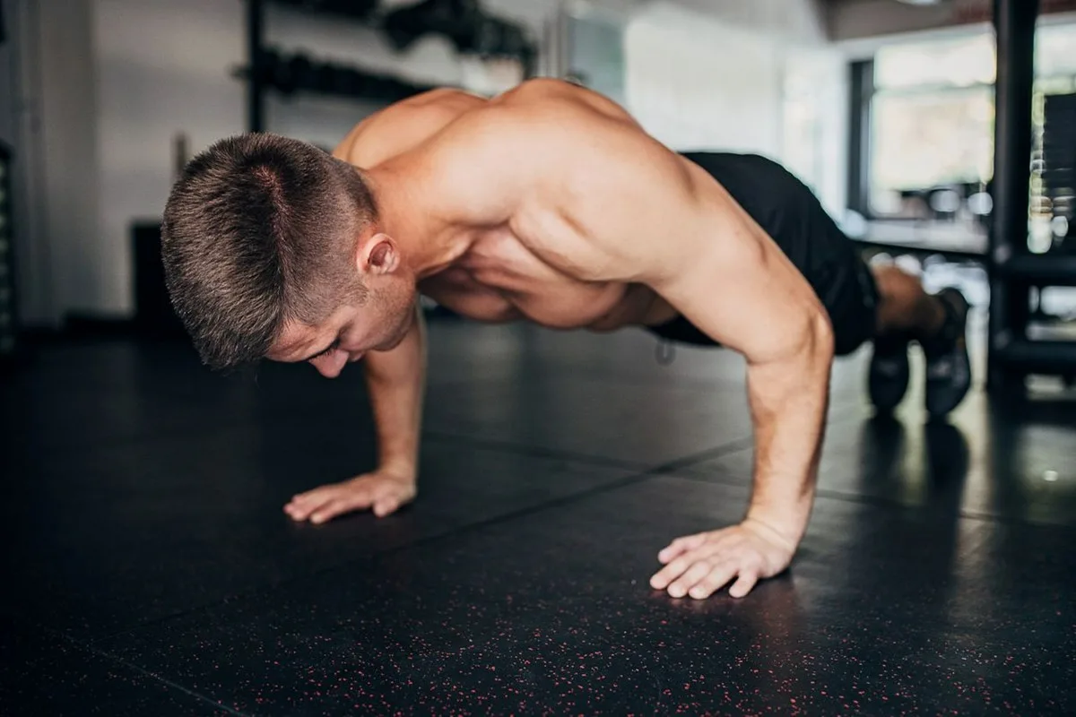 Brez opreme: 5 vaj za trening doma in gradnjo mišične mase