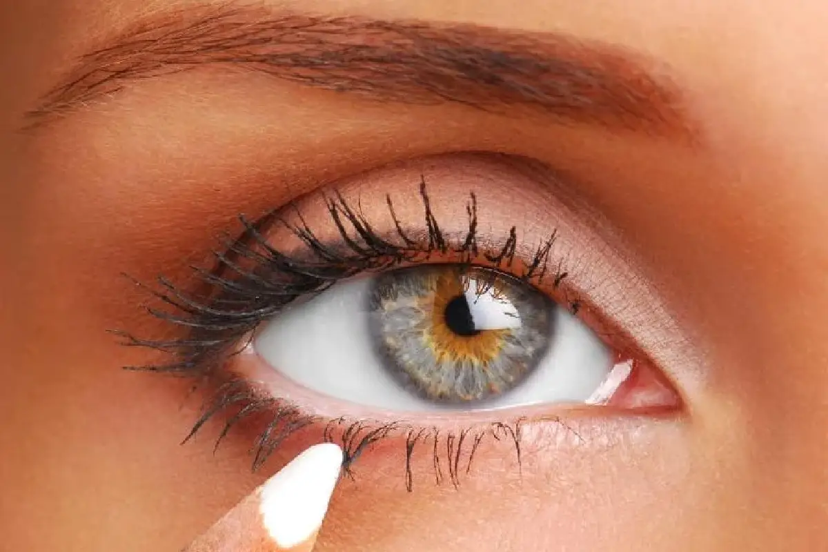 Ideal za +40: Trik ličenja, ki odpre pogled in pomladi do 10 let