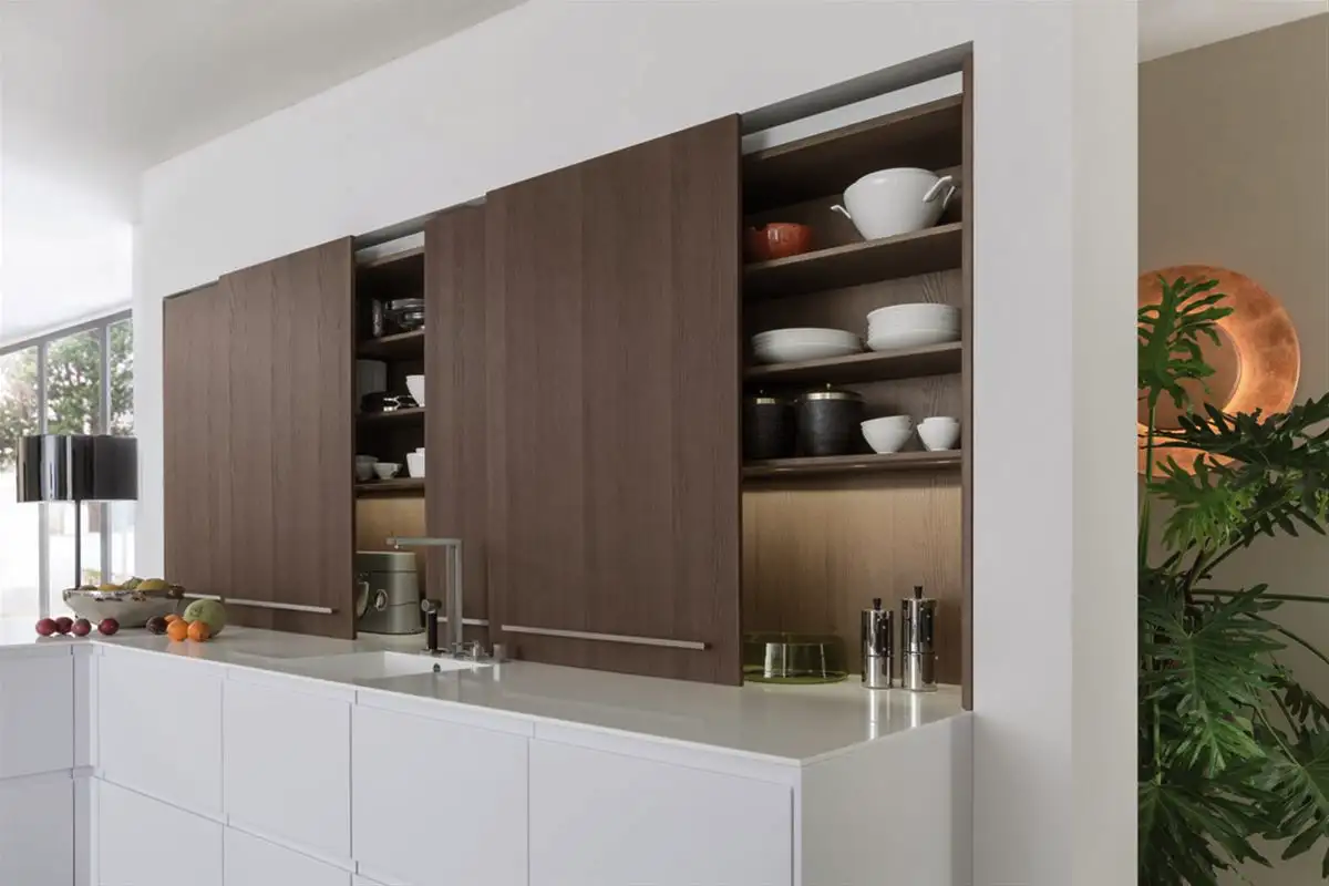 Poslovite se od odprtih polic: nova trendovska rešitev za urejeno in estetsko kuhinjo