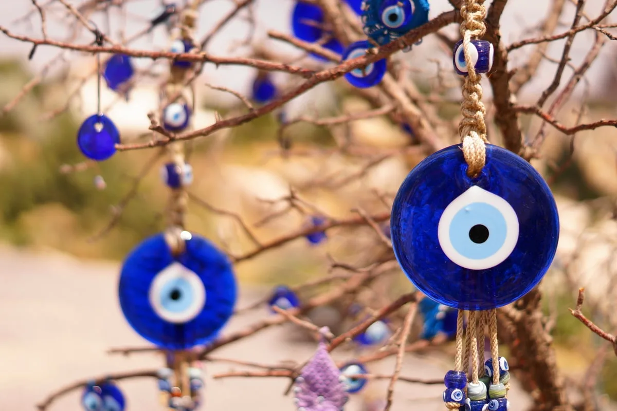 Tri datumi rojstva, ki vas varujejo pred uroki: vaša aura je neprebojna