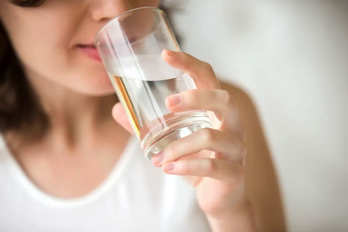 Koliko vode piti za sijočo in mladostno kožo