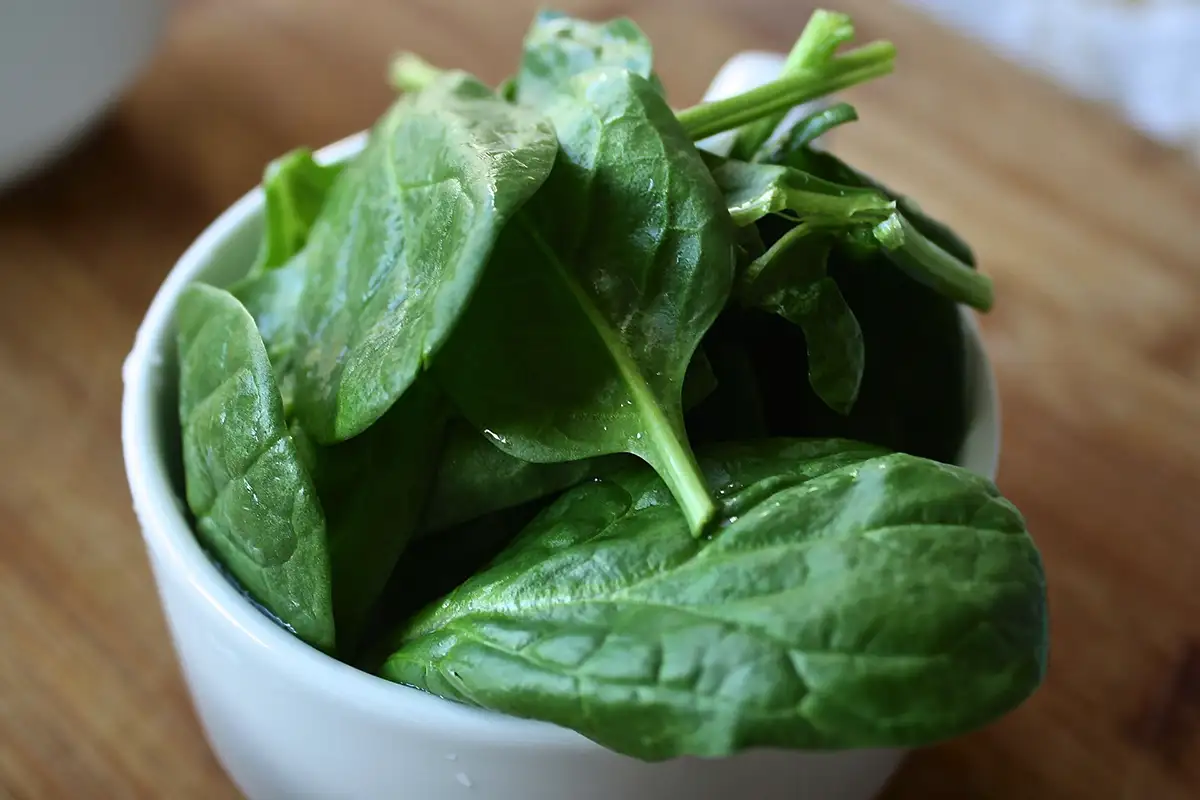 Šest zelenjav, ki jih telo veliko bolje izkoristi, če jih pojeste kuhane kot surove