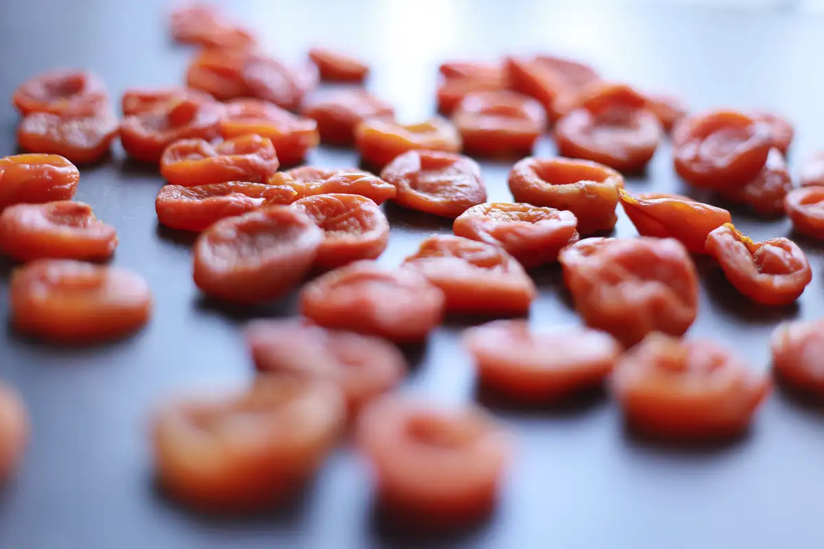 Sedem živil, ki imajo več kalija kot banana – in kako z njimi resnično zavarovati srce