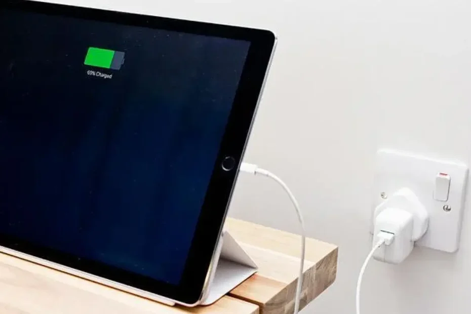 3 smrtne navade, ki ti v 12–18 mesecih popolnoma uničijo baterijo v tablici