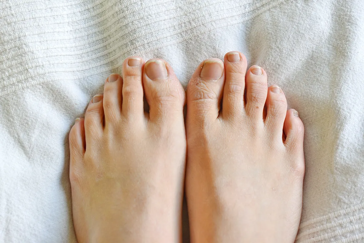 Ko je drugi prst na nogi daljši od palca, to ni napaka – to je starodavni znak, ki ga imajo le izbranci