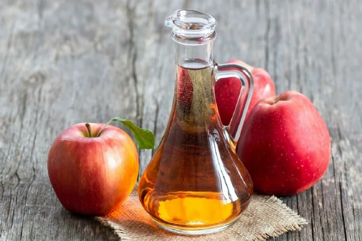 Gube okoli oči, čela in ustnic izginejo brez dragih krem in botoksa – kuhinjska skrivnost z jabolčnim kisom, ki jo ženske obožujejo že generacije