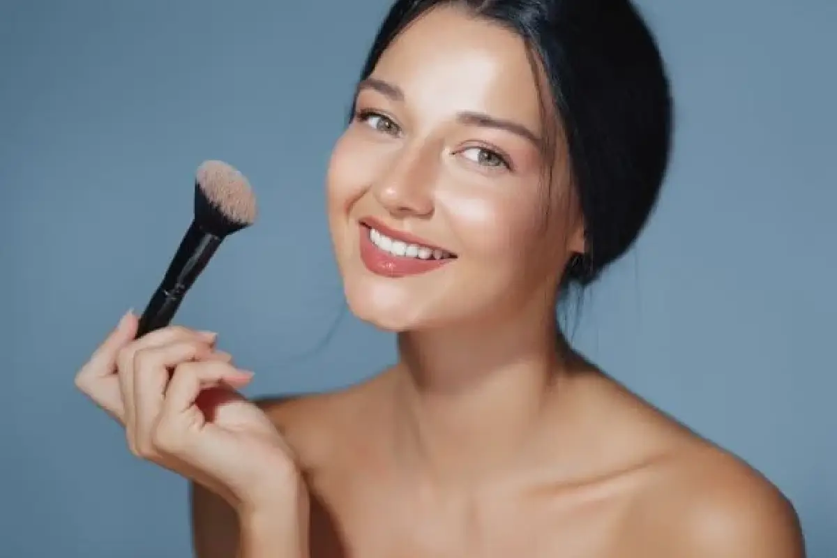 To je ličilo, ki v nekaj minutah zgladi in pomladi obraz