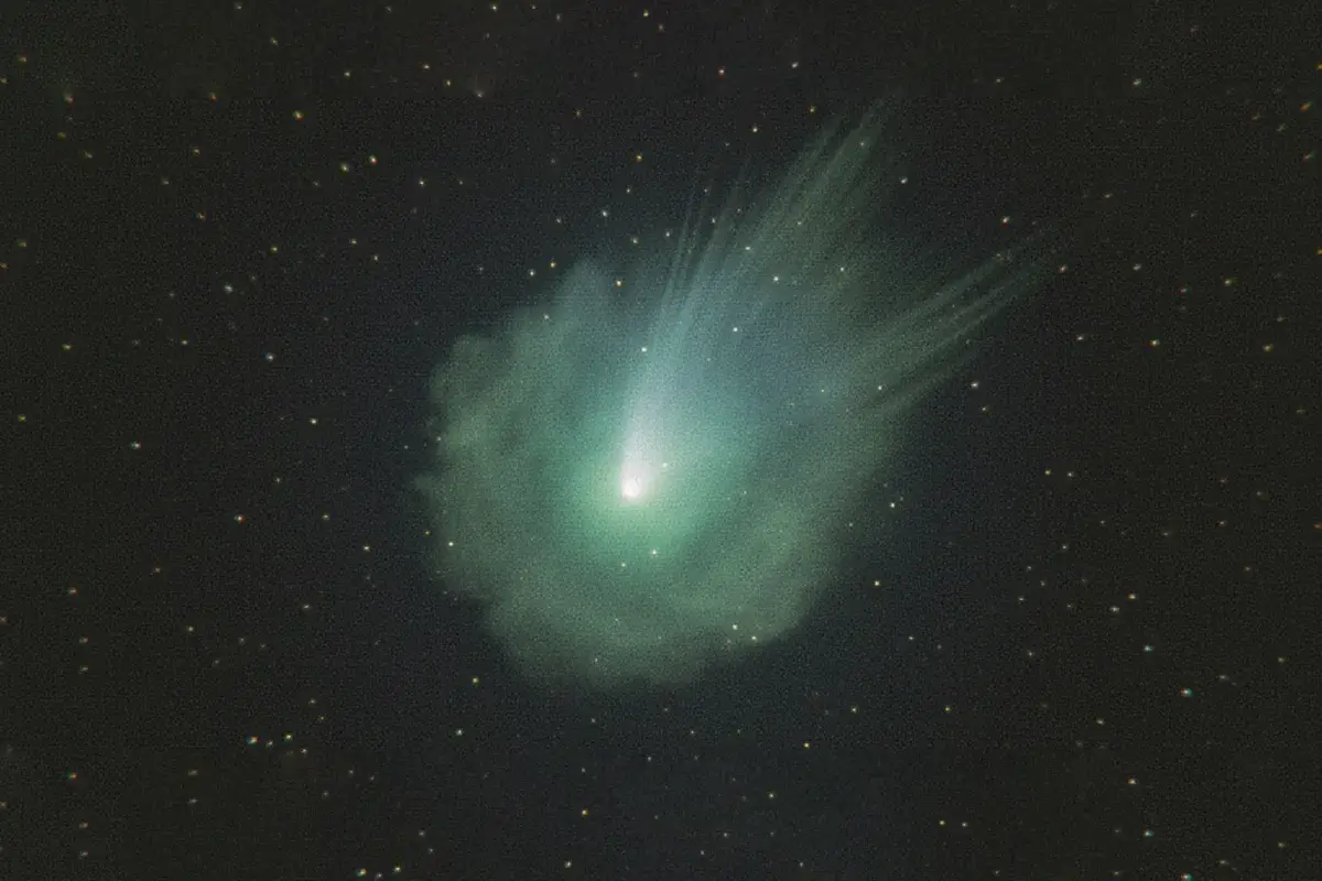 Senzacija iz globine: Medzvezdni komet, ki bo kmalu dosegel največjo bližino Zemlji