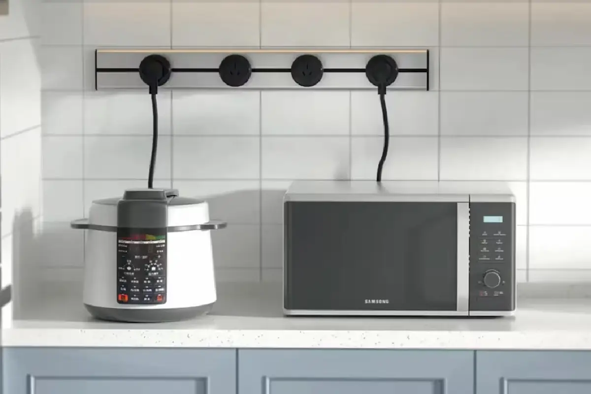 Adijo vtičnicam, podaljškom in kabelskemu kaosu: modularni električni tir 2026, ki ga boš hotel v vsakem prostoru 