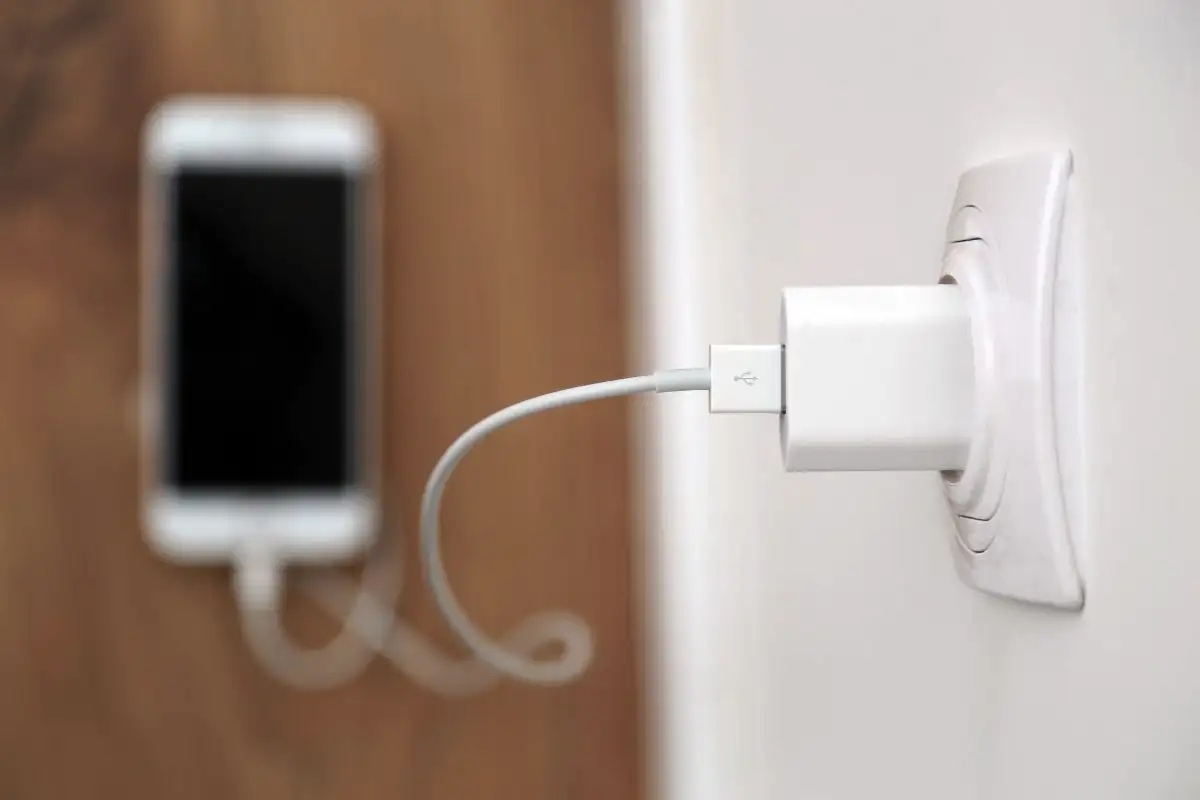 Izklopi jih NEMUDOMA: 10 največjih energetskih vampirjev, ki ti vsako leto izpraznijo denarnico za več sto evrov