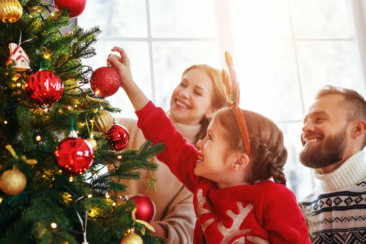 Kaj pomeni, če obožuješ božič kot nor: psihologi razložijo, zakaj te prazniki spravijo v čisto drug svet 