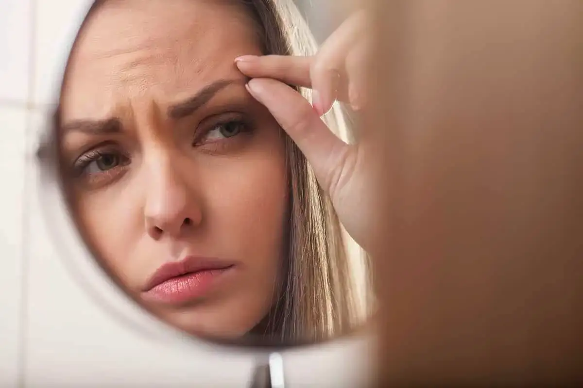 Redčenje obrvi: zakaj z leti izginejo z obraza in kako jih pravilno zamaskirati