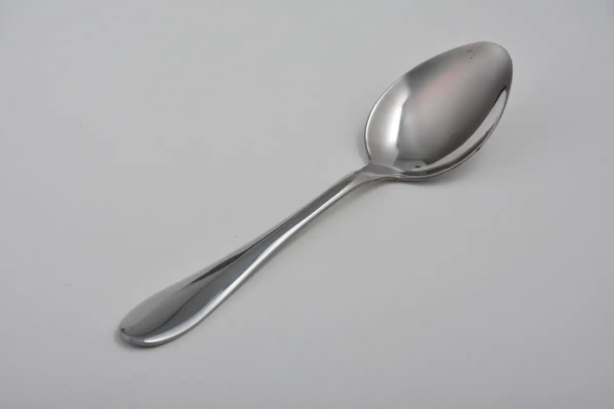 Kako v trenutku odstraniti vonj po čebuli z rok – 4 profesionalni triki in zakaj res delujejo 