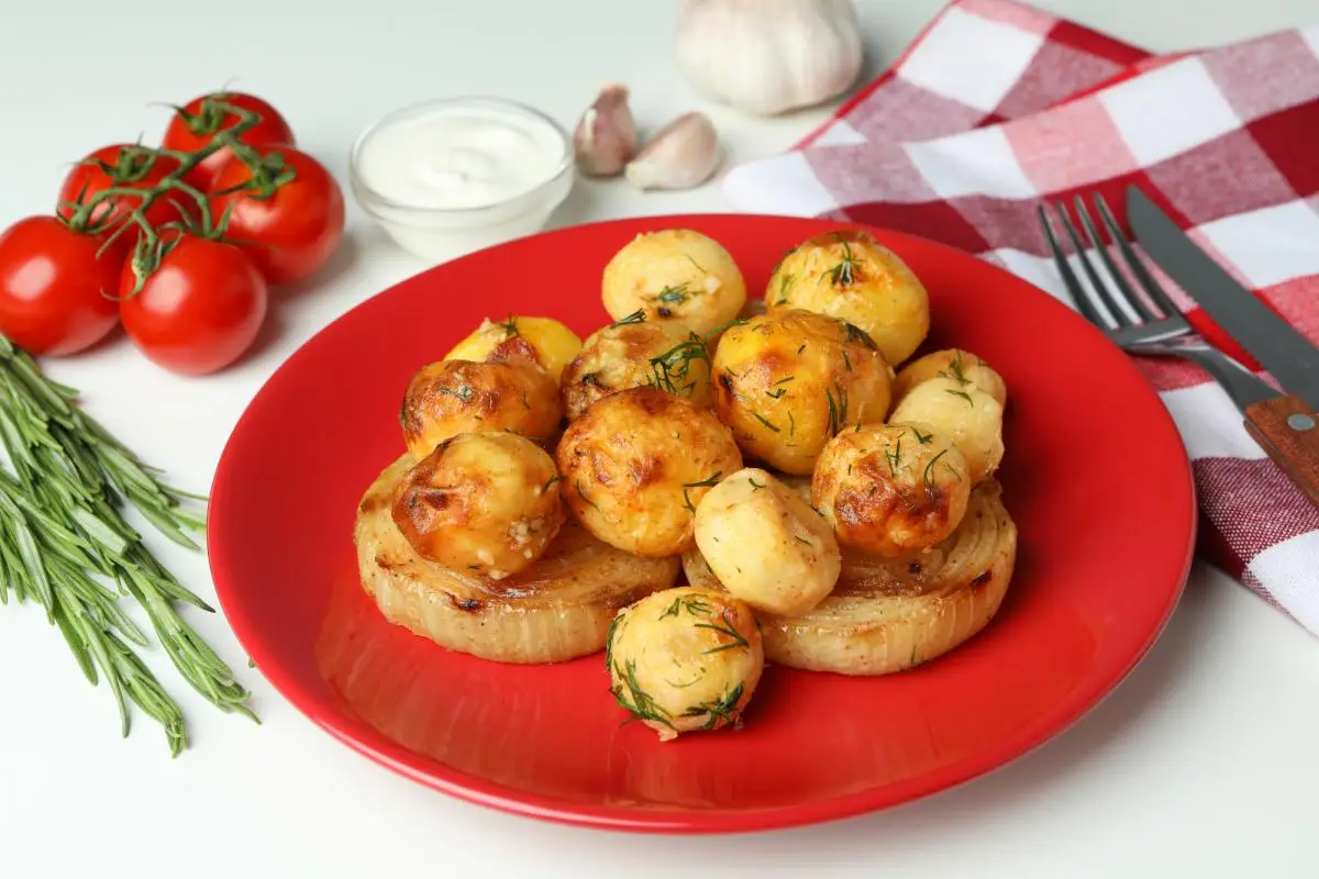 Najbolj hrustljava pečena krompirjeva skorjica na svetu: skrivni trik, ki spremeni vse 