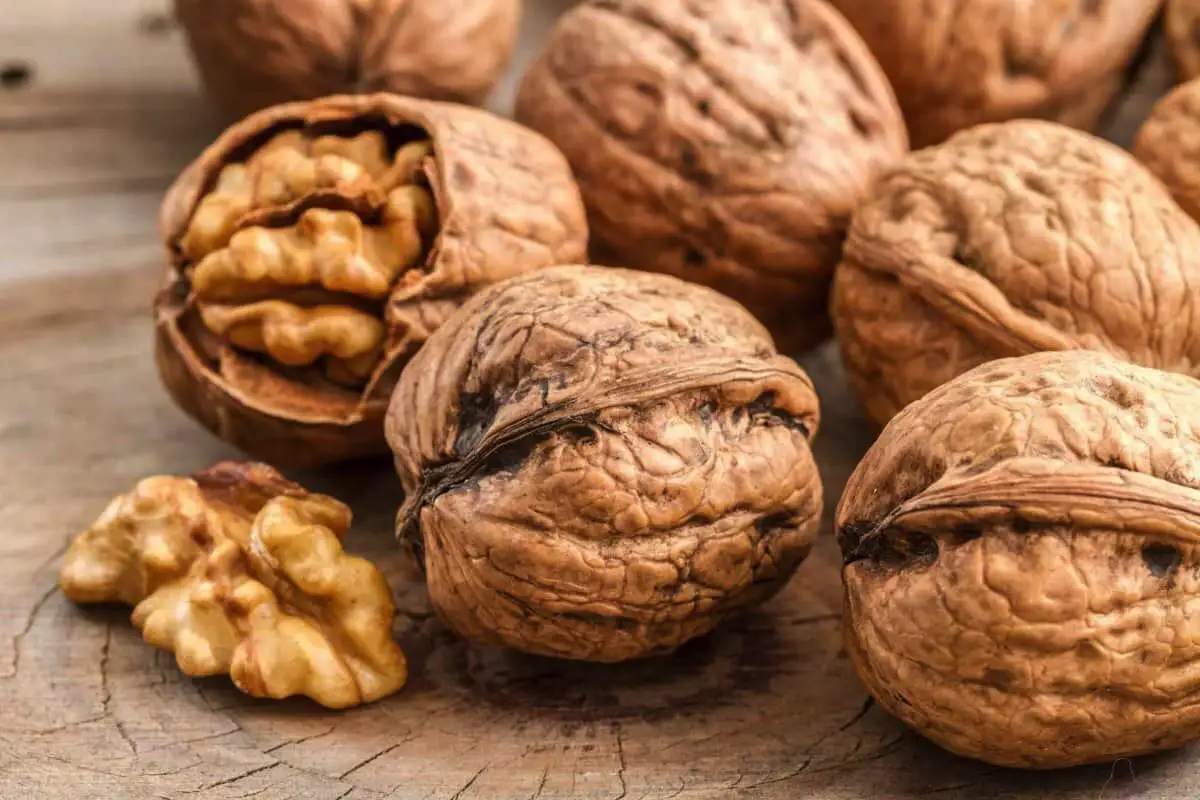 Kaj jesti, da ne boste pridobili teže po 50. letu: ti 7 živil za zajtrk pomagajo topiti maščobo na trebuhu