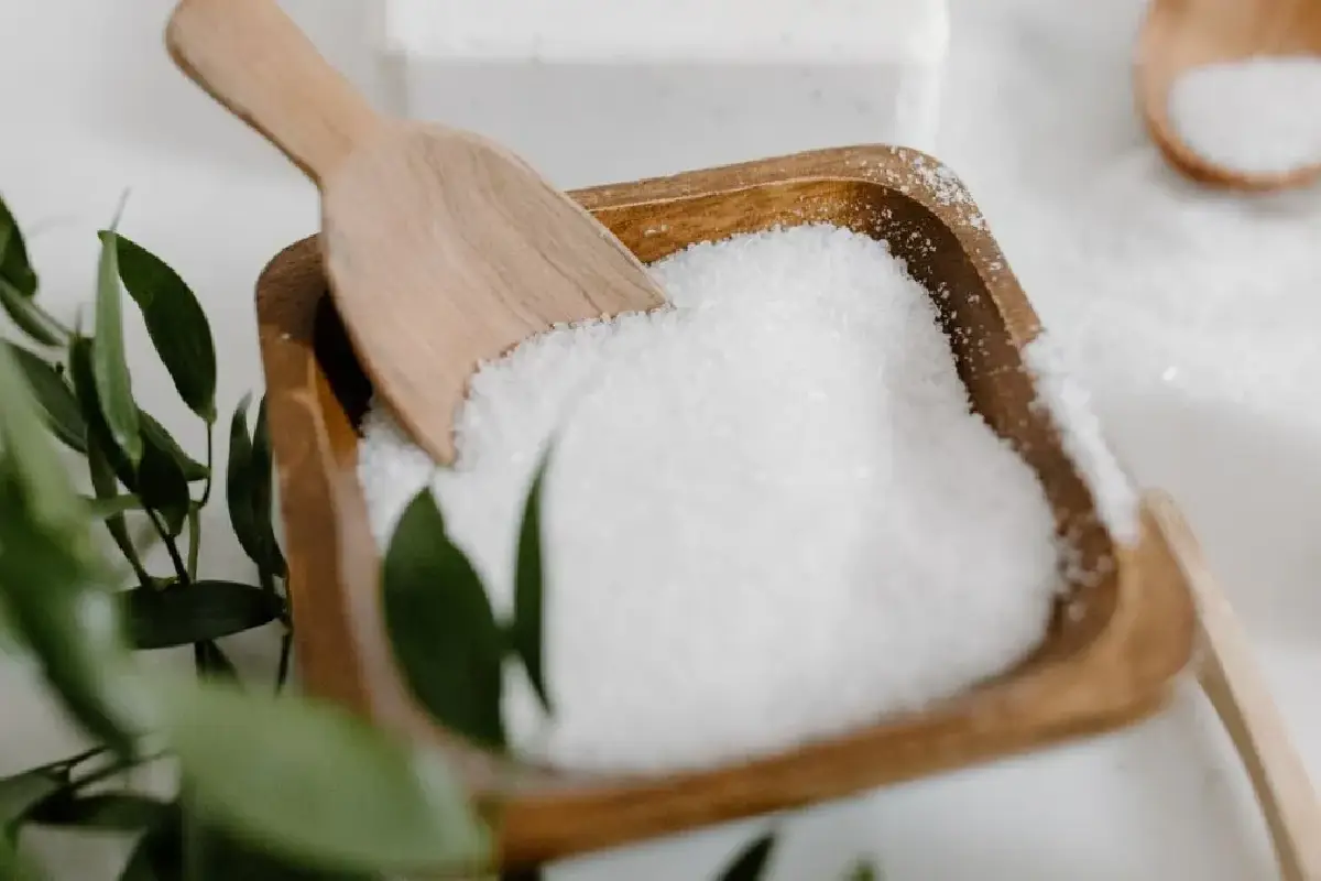 Kje postaviti sol, da v hišo pritegnete obilje: feng shui ritual, ki ga že tisoče ljudi uporablja za več denarja in miru