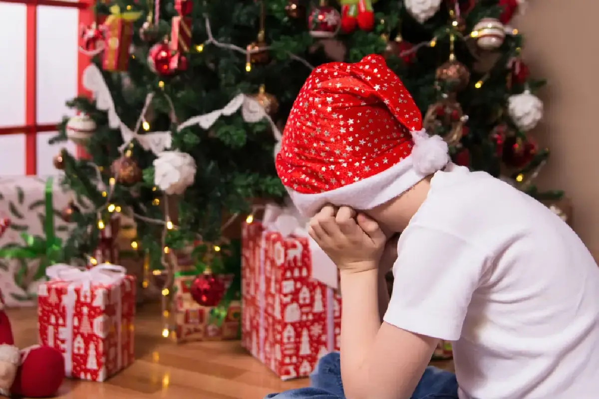 Zakaj nekateri decembra raje zaprejo škatlo z okraski in zakaj jim psihologi ploskajo