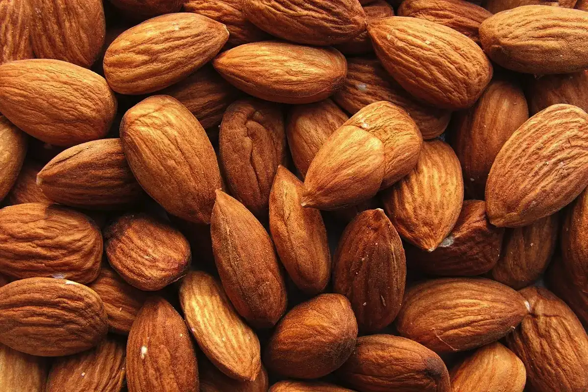 Ne samo zeleni čaj: 7 vsakdanjih živil, ki imajo toliko antioksidantov, da ti podaljšajo mladost