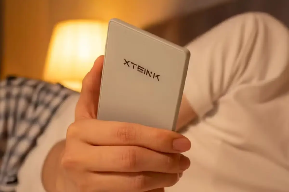 Xteink X4: majhen e-bralnik, ki se prilepi na telefon in zdrži dve tedni – ali je to nova era branja brez distrakcij?