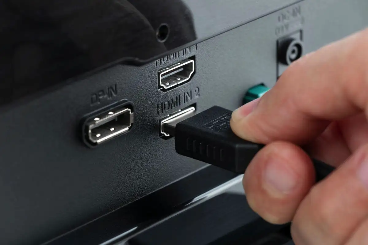 Kaj je HDMI-zaglushka in zakaj je nepogrešljiva, če nimate monitorja